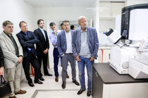 Slavnostní otevření laboratoře DualBeam FIB-SEM mikroskopu v Ústavu přístrojové techniky AV ČR