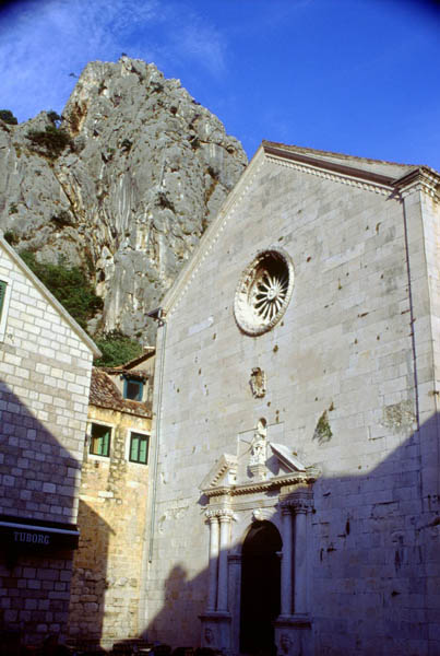 i02